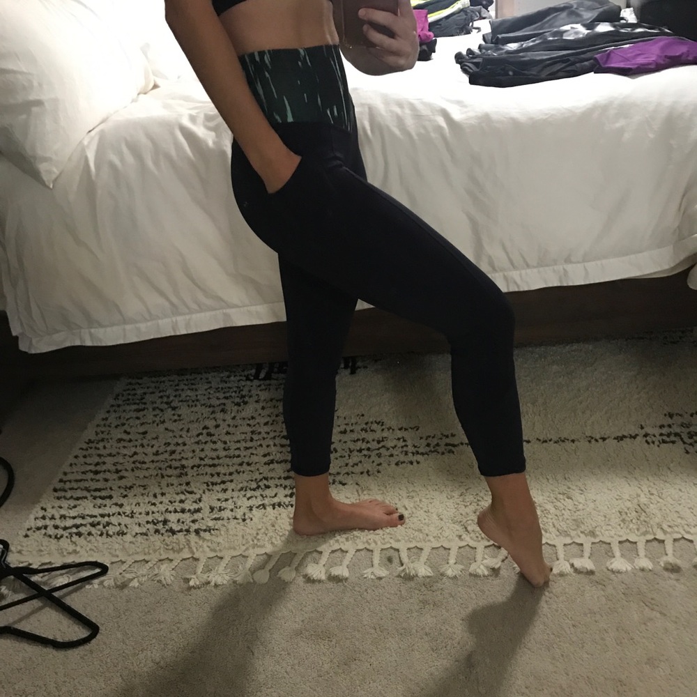 Lululemon pants - Picture 2 of 4